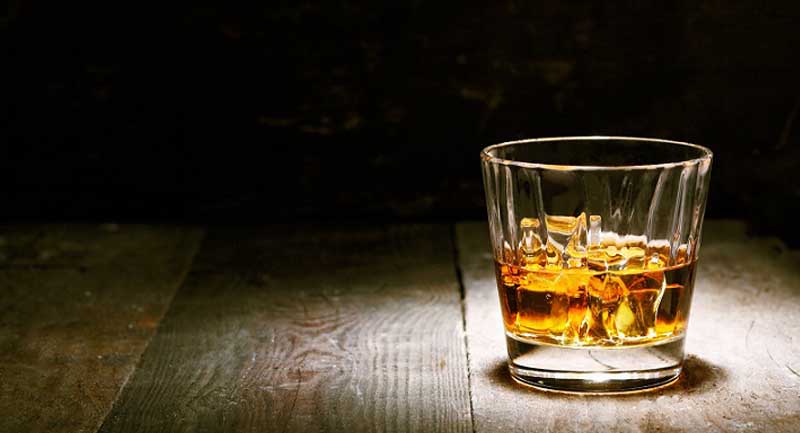 viski Viskiye Su Katmak Tadını Ortaya Çıkarıyor!