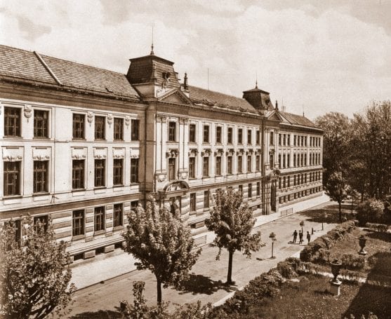 Gymnasium, 1834