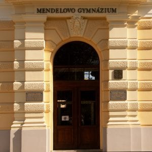 Şimdiki ile Mendelovo Gymnasium