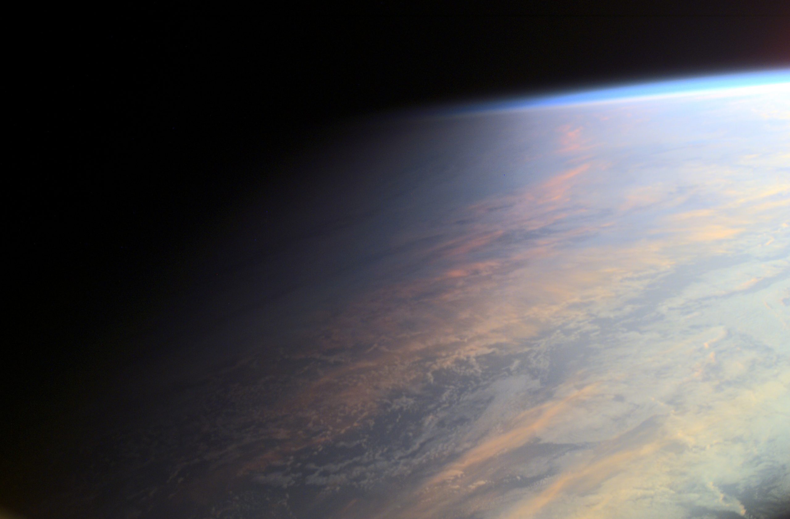 210422 Planet Earth at Twilight ISS Crew scaled APOD/NASA: Alacakaranlıkta Dünya Gezegeni